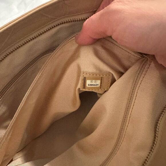 CHANEL Tan Tote Bag with Spacious Design - Picture 13 of 16
